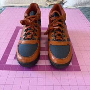 New Balance Urainog Rainier Boots, Size 8, Glazed Ginger/Dark Denim